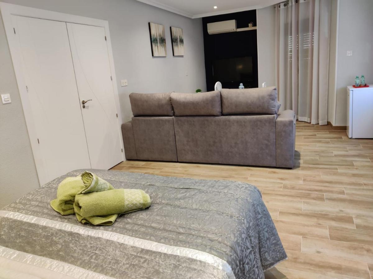 Duerme A Gusto - Tu Habitacion Acogedora En Torredonjimeno Bagian luar foto